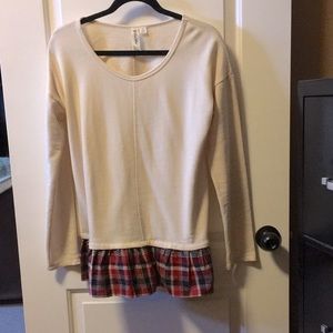 Like new adorable women’s sweat shirt.